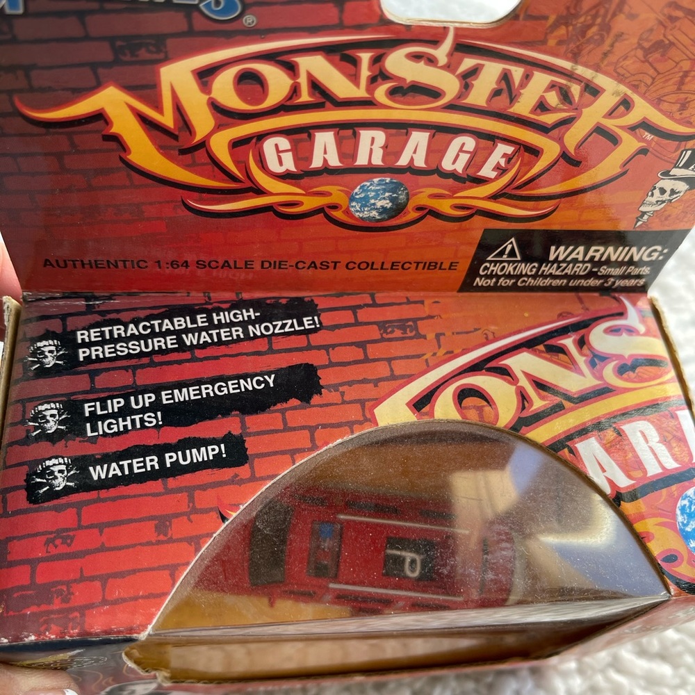 MONSTER GARAGE 1:64 FIRETRUCK LIMO NIB - Picture 2 of 4